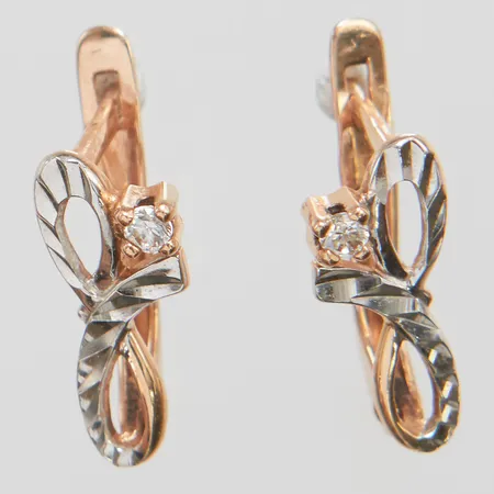 Örhängen 14,2x6mm, vita stenar, tvåfärgade, något skeva, 14K Vikt: 1,9 g