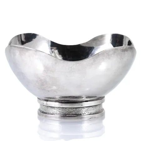 Umeåtillverkad Skål höjd 5cm bredd 9,5cm, stämplad Kjellins, Handarbete, Sterling, S, G9 (1957), silver 925/1000 112,3g.