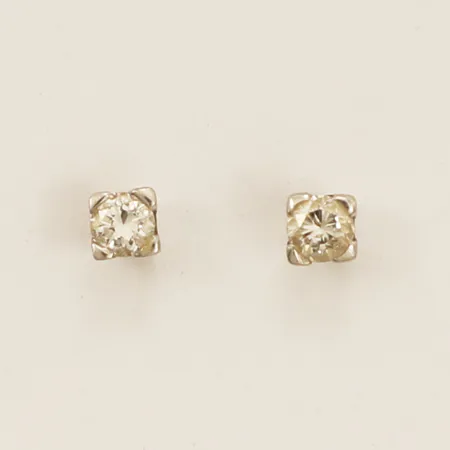 Ett par örhängen med diamanter 2xca0,05ct, Ø3,5mm vitguld 18K Vikt: 0,9 g
