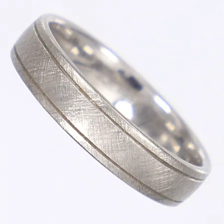 Ring med borstad yta Schalins stl:20, bredd 5mm, Palladium 500/1000 Vikt: 4,5g