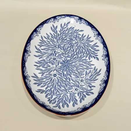 Upplägningsfat oval Ostindia Floris formgiven av Caroline Slotte för Rörstrand 33x22cm märkt RW2313, spår av e på auktion i Solna hos Pantbanken Sverige