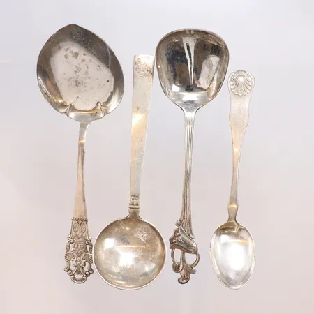 Diverse silverskedar/serveringsbestick 6 delar 830/1000 Vikt: 123,2 g på auktion i Göteborg Mölndal hos Pantbanken Sverige