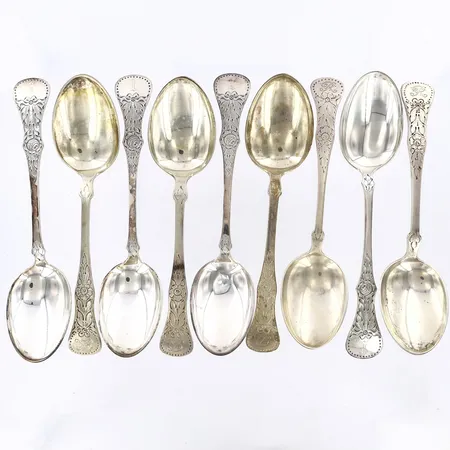 9 Matskedar längd: 17,5cm, gravyr, 830/1000 silver Vikt: 355 g