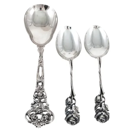 Tre små skedar längd 105-117mm, silver 39,6g.