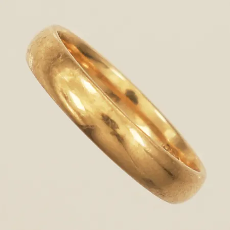 Ring slät stl:15¾ bredd 3,4mm gravyr 18K Vikt: 2,9 g