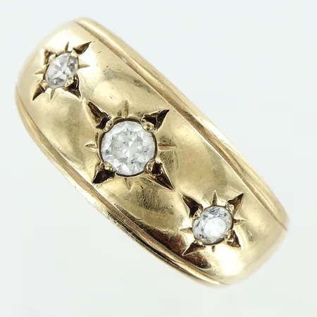 Ring stl:18¾ bredd 3,5-9mm, vita stenar, skev skena, 9K Vikt: 3,7 g