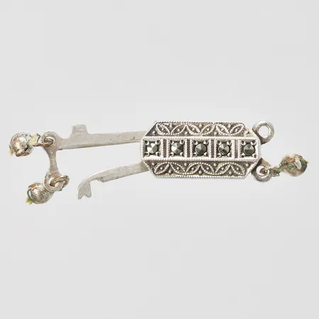 Lås till pärlcollier med markasiter längd: ca 1,8cm bredd: ca 7mm 835/1000 Silver Vikt: 1,9 g