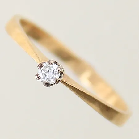 Ring med diamant 0,08ct enligt gravyr stl:18 bredd 2,2-3,3mm gravyr 18K Vikt: 2 g
