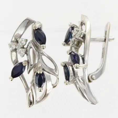 Örhängen diamanter 6xca0,02ct, safirer, längd 24mm, bredd 1,5mm, 14K Vikt: 5,7 g