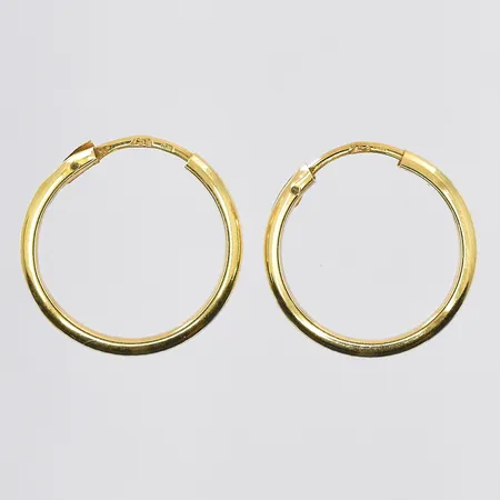 Örhängen Ø16 mm bredd 3 mm, 18K. Vikt: 1 g