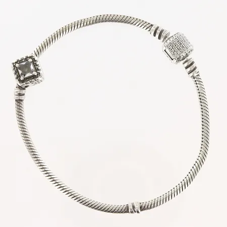 Armband Pandora längd 20cm bredd 3mm, lås med vita stenar, 1 berlock med stenar, slitage på lås och berlock, ALE silver 925/1000 Vikt: 17,4 g