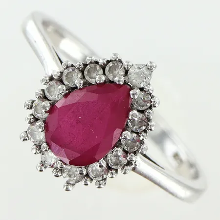 Ring stl:17 bredd 1,5-11mm, röd och vita stenar, silver 925/1000 Vikt: 2,1 g