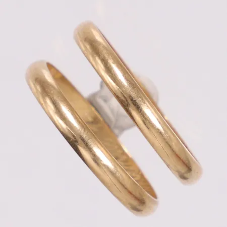 Två ringar släta stl:17 gravyr 18K Vikt: 3 g