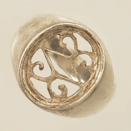Ring stl:19½ bredd 3,7mm, saknar sten silver 925/1000 Vikt: 5,6 g