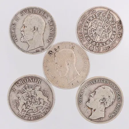 4 Mynt Oscar II 2kr & 1 Mynt Gustaf V 2kr, 800/1000 silver Vikt: 73,8 g