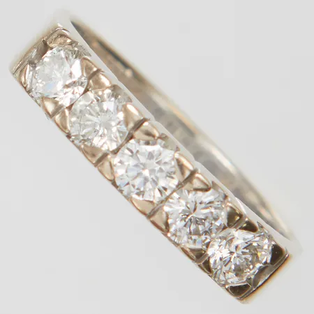 Alliansring med 5 diamanter 1,00ctv enligt gravyr, ca.W(H)/SI-P, Ø18¼, bredd: 4,1-4,3mm, personlig gravyr, svenska stämplar, vitguld, 18K Vikt: 5,9 g