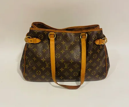 Väska Louis Vuitton Batignolles monogram canvas serienr CA 4027, mått ca 40x16 cm, vintage, bruksskick, slitage/avskav förekommer, inga övriga tillbehör.