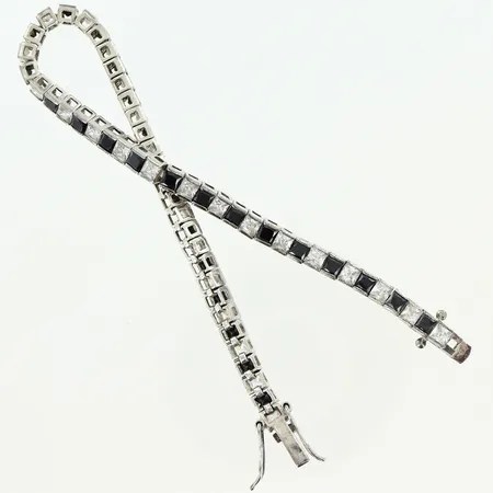 Armband längd 18,5cm bredd 4mm svarta och vita stenar, silver 925/1000 Vikt: 12,5 g