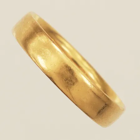 Ring stl:21 bredd 4,8mm gravyr 21K Vikt: 7,3 g
