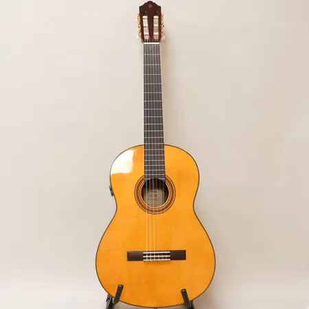 Akustisk gitarr Yamaha CG-TA serienr ILH160245, inbyggd mikrofon/Trans Acoustic, Kina, mjukt fodral. Skickas med Bussgods eller PostNord