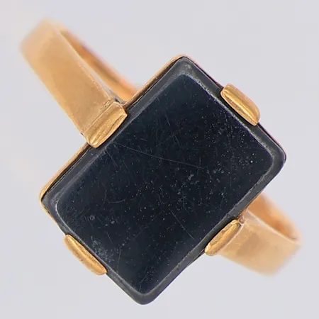 Klackring hematit stl:17¾, skev, 18K Vikt: 3,4 g