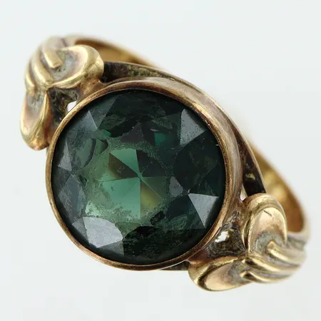 Ring med grön sten stl:19, bredd 3-11mm, 8K Vikt: 3,4 g