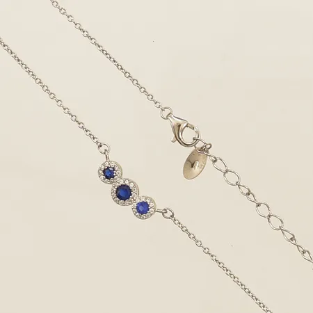 Collier med blå och vita stenar 43cm bredd 1,2mm hänget 15x5,3mm 925/1000 silver Vikt: 2,3 g