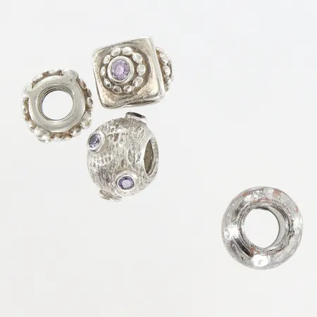 3 berlocker Ø10mm omärkta silver (1 berlock i metall ej medräknat i vikt). Vikt: 8,7 g