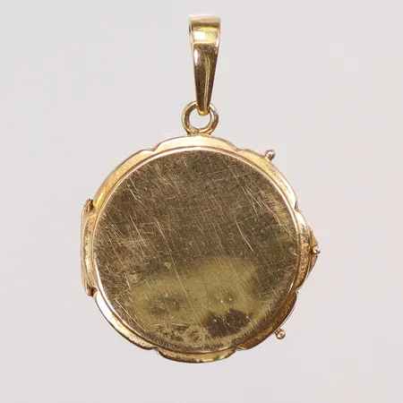 Medaljong 22x32mm inklusive hängöglan K&EC (Ceson) 18K Vikt: 4,3 g på auktion i Göteborg Mölndal hos Pantbanken Sverige