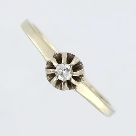 Ring med diamant 0,05ct, stl: 17, bredd: 1-5mm, vitguld, behov av omrodiering, 18K Vikt: 2,1 g