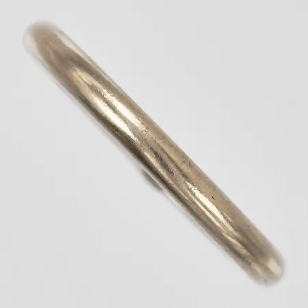 Ring stl: ca 18¾ bredd: ca 2,5mm graverad vitguld 18K Vikt: 2,7 g