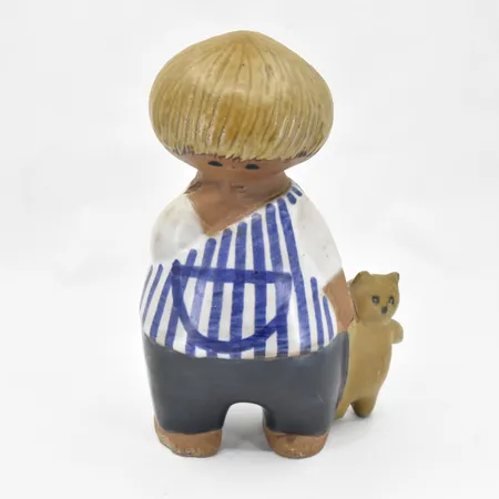 Figurin Malin design Lisa Larson från serien Larsons ungar Gustavsberg höjd ca 18½ cm, signerad Malin Sweden L.L, stengods