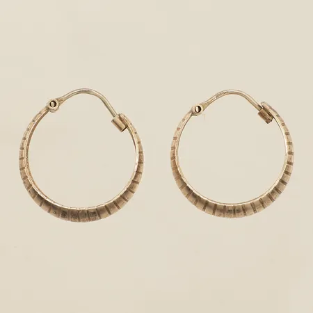 Ett par örhängen creoler Ø21,5mm, bredd 8,4mm GFAB 925/1000 Vikt: 4 g
