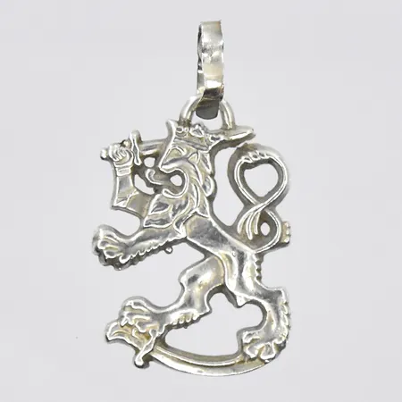 Hänge Finskt lejon längd 45 mm, bredd 25 mm, bucklig ögla, silver 830/1000. Vikt: 9,7 g