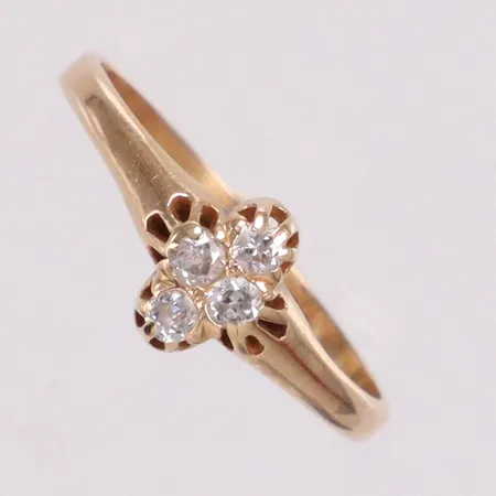 Ring med diamanter ca 4x0,03 gammelslipade stl:17¾ 18K Vikt: 2,4 g på auktion i Linköping hos Pantbanken Sverige