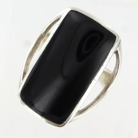 Ring Guldfynd stl:18 svart sten 12x24mm, bredd 3-26mm, repor på sten, silver 925/1000 Vikt: 8,8 g