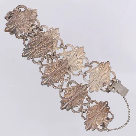 Armband längd ca 19cm bredd 24mm, importstämpel, 830/1000 silver Vikt: 20,8 g
