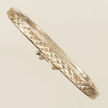 Armband stelt med mönsterdekor, innermått 19cm, bredd 4,6mm silver 925/1000 Vikt: 6,6 g