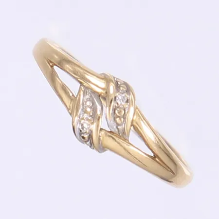 Ring med vita stenar stl:18¼, bredd 2-7mm, 18K Vikt: 1,8 g