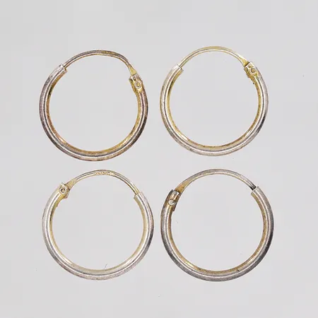 2 par Örhängen Ø 12mm silver 830/1000 Vikt: 0,8 g på auktion i Västerås hos Pantbanken Sverige