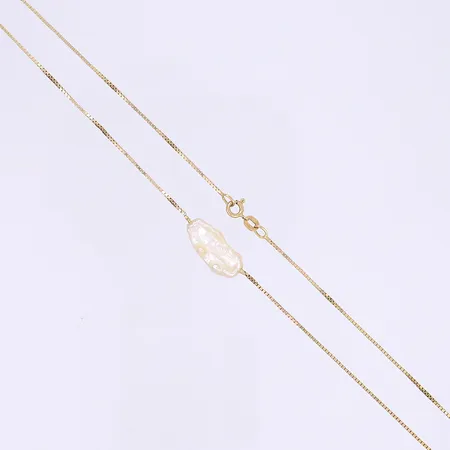 Halscollier Balestra Venezia med integrerad odlad pärla längd 45cm, bredd 1mm, något bucklig länk, 18K, Bruttovikt: 4,7 Vikt: 4,7 g