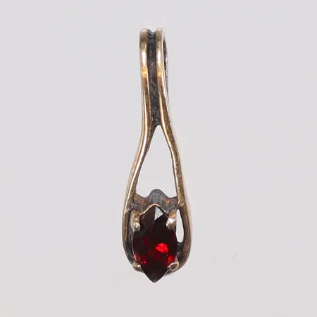 Hänge med röd sten, 17x5mm, 835/1000 silver Vikt: 0,6 g