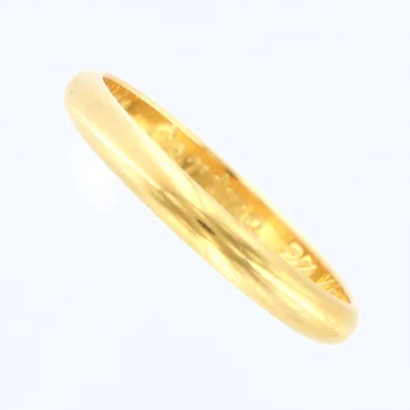 Ring slät stl: 19½ bredd: 2,8mm, Schalin, gravyr, skev, 18K Vikt: 3,4 g