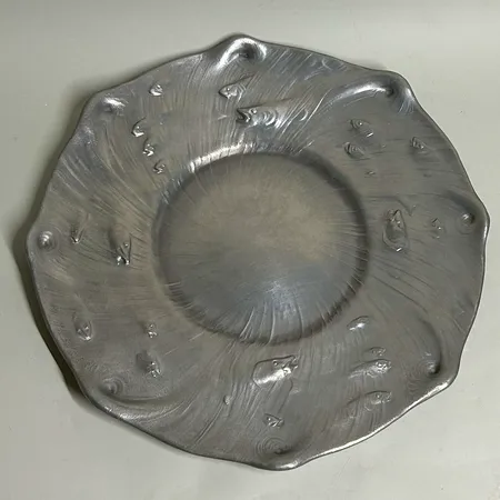Tennfat O. Ahlberg år 1978 Ø ca37cm gjutet hos Schreuder & Olsson Skickas med paket.