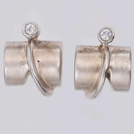Ett par örhängen vita stenar 10mm, 925/1000 silver Vikt: 4 g