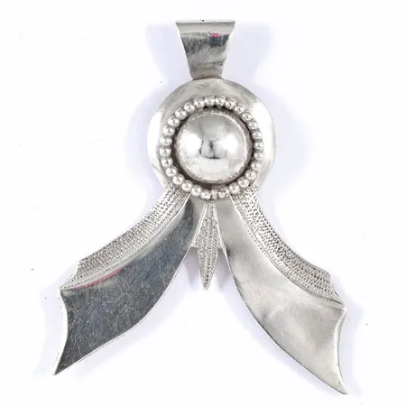 Hänge bredd 50mm längd inkl ögla 60mm, stämplad S10 (1992), GLN (Sigvard Grundström, Lögdeå), silver 925/1000 11,6g.