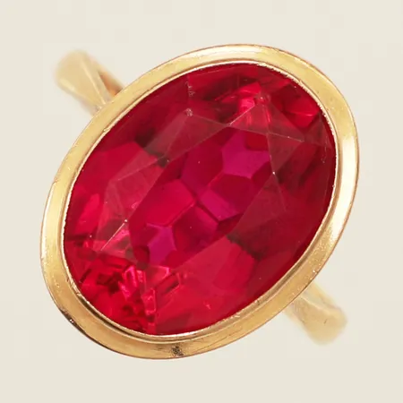 Ring med troligen syntetisk rubin stl:17½ bredd 2,5-19mm sovjetisk stämpel 14K Vikt: 6,8 g