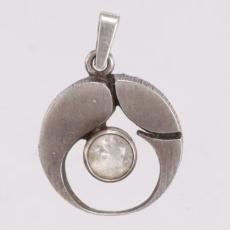 Hänge med vit sten längd 3cm silver 830/1000 Vikt: 3,3 g
