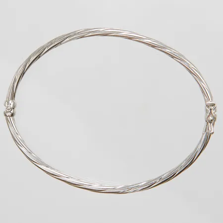 Armring öppningsbar UnoAErre, innermått Ø62mm, bredd 2,5mm ihålig, vriden design, italienska stämplar, 18K Vikt: 4,4g Vikt: 4,4 g