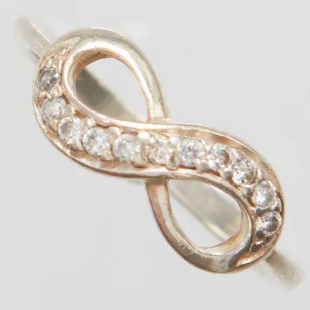Ring evighetstecknet med vita stenar stl:16½ bredd: 2-7mm, silver 925/1000 Vikt: 2,2 g